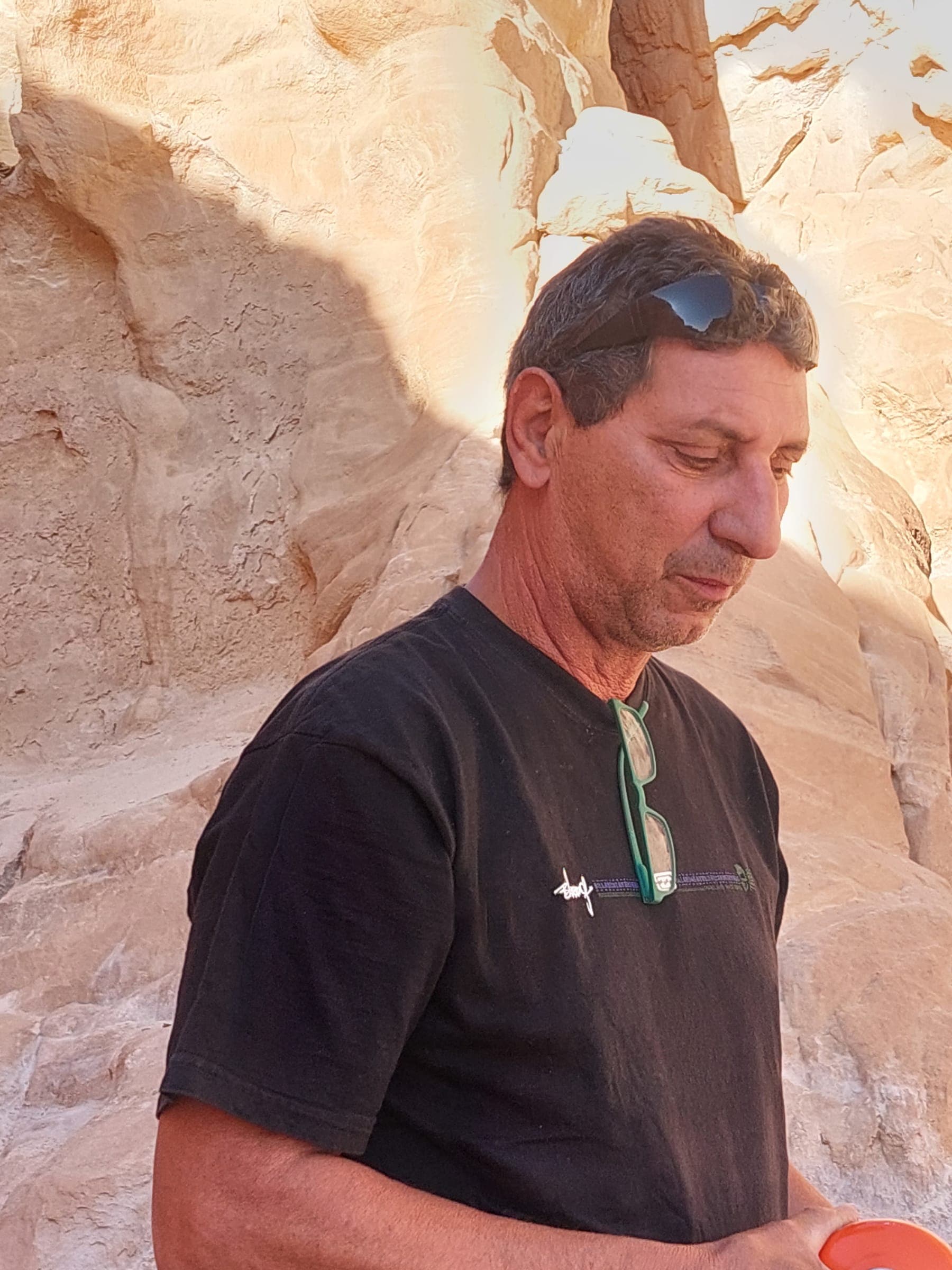 מטייל בקניון אבן חול